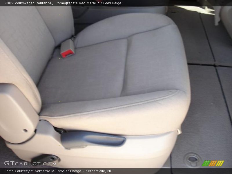 Pomegranate Red Metallic / Gobi Beige 2009 Volkswagen Routan SE