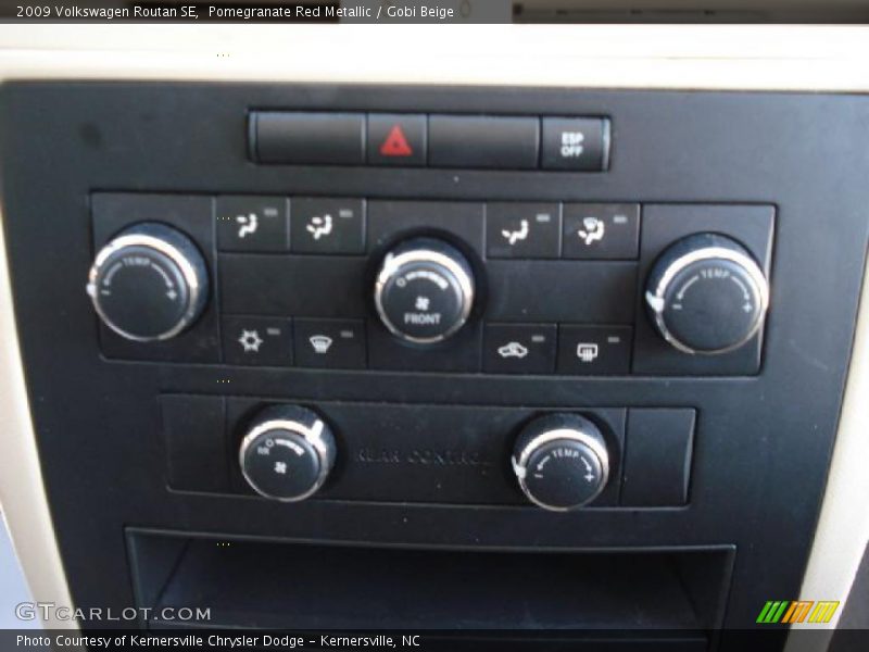 Pomegranate Red Metallic / Gobi Beige 2009 Volkswagen Routan SE