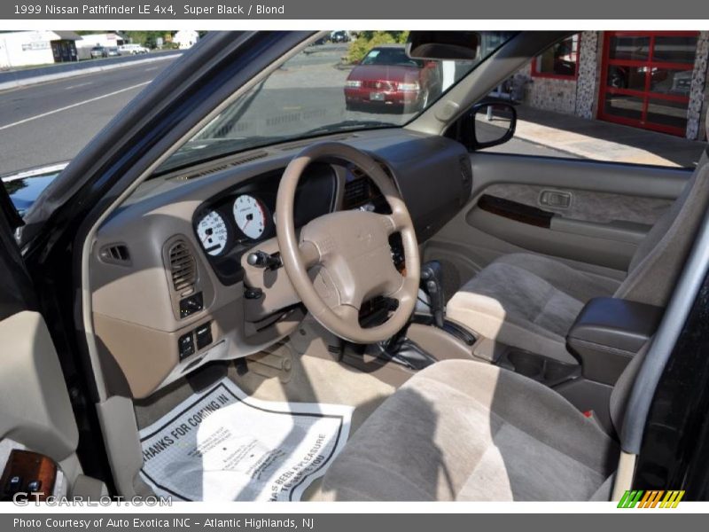Super Black / Blond 1999 Nissan Pathfinder LE 4x4