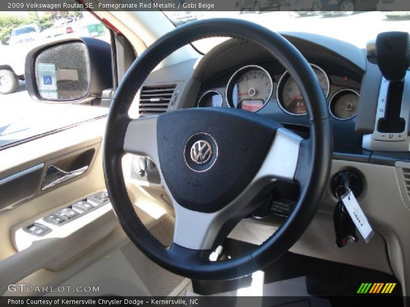 Pomegranate Red Metallic / Gobi Beige 2009 Volkswagen Routan SE