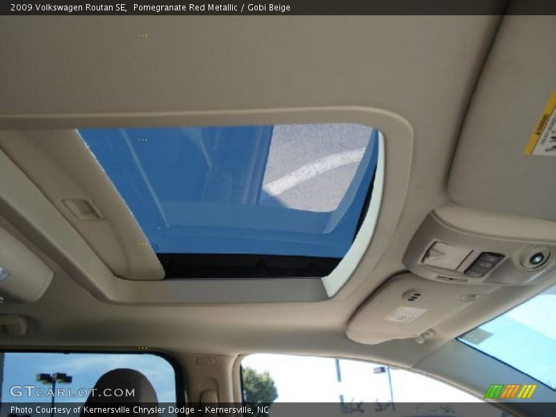 Pomegranate Red Metallic / Gobi Beige 2009 Volkswagen Routan SE