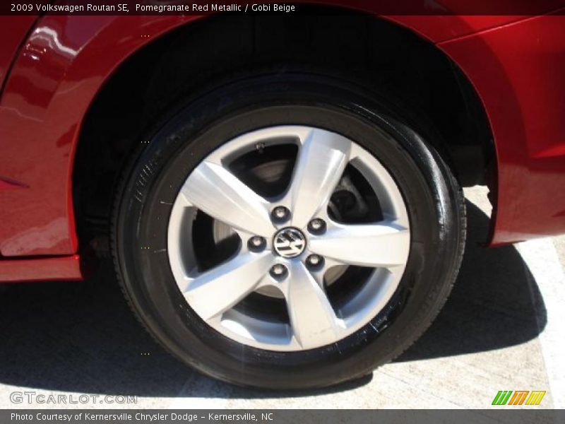 Pomegranate Red Metallic / Gobi Beige 2009 Volkswagen Routan SE