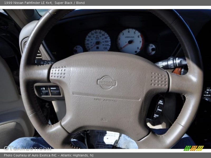 Super Black / Blond 1999 Nissan Pathfinder LE 4x4
