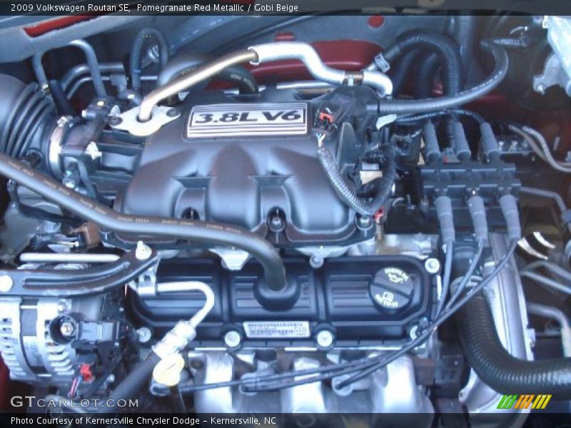 Pomegranate Red Metallic / Gobi Beige 2009 Volkswagen Routan SE