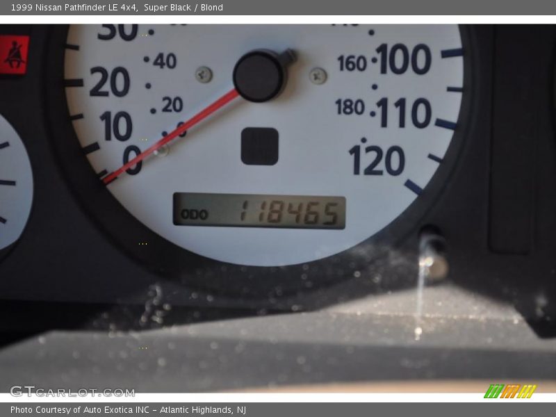 Super Black / Blond 1999 Nissan Pathfinder LE 4x4