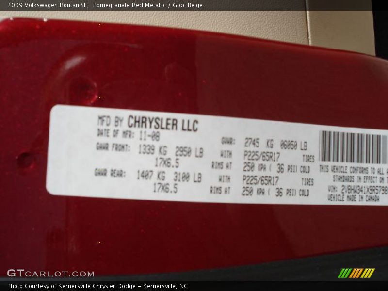 Pomegranate Red Metallic / Gobi Beige 2009 Volkswagen Routan SE