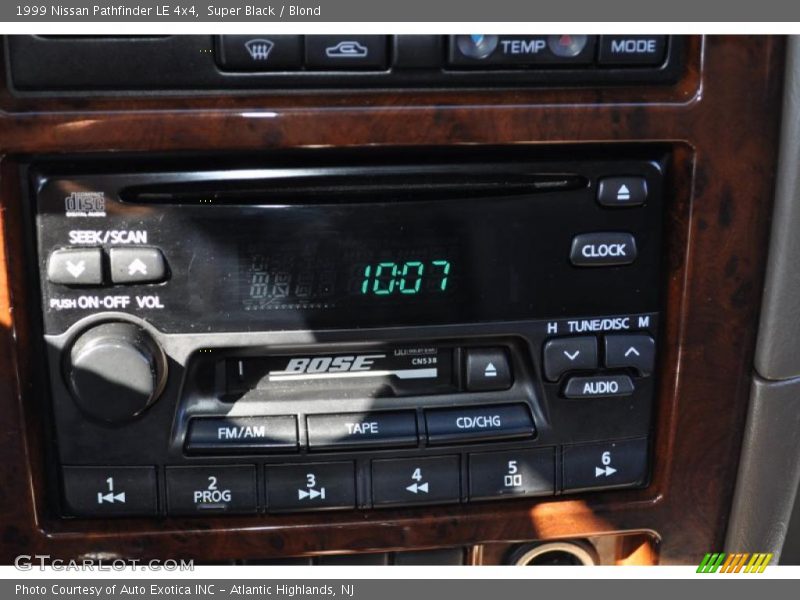 Super Black / Blond 1999 Nissan Pathfinder LE 4x4