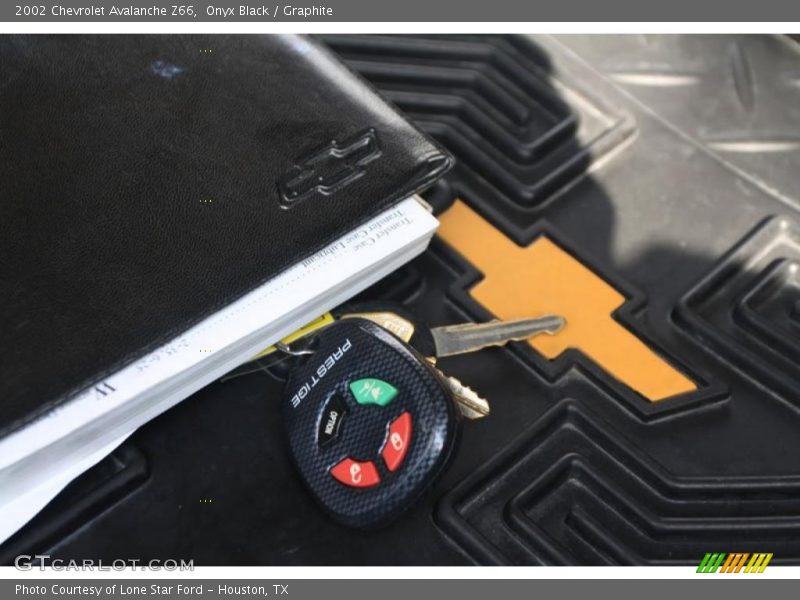 Onyx Black / Graphite 2002 Chevrolet Avalanche Z66