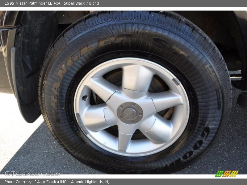 Super Black / Blond 1999 Nissan Pathfinder LE 4x4
