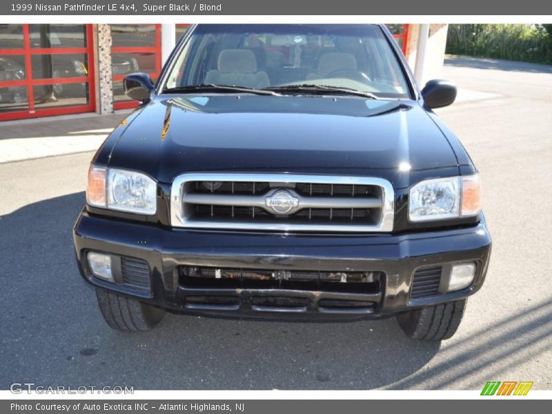 Super Black / Blond 1999 Nissan Pathfinder LE 4x4
