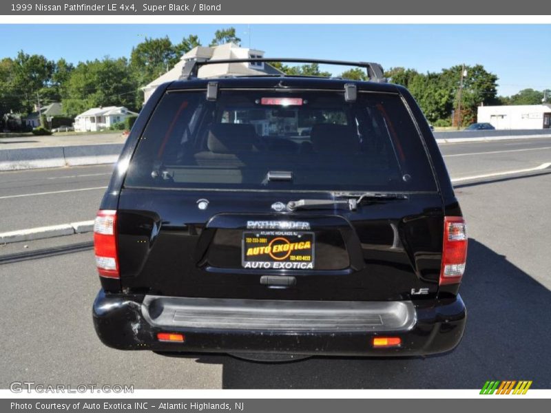 Super Black / Blond 1999 Nissan Pathfinder LE 4x4
