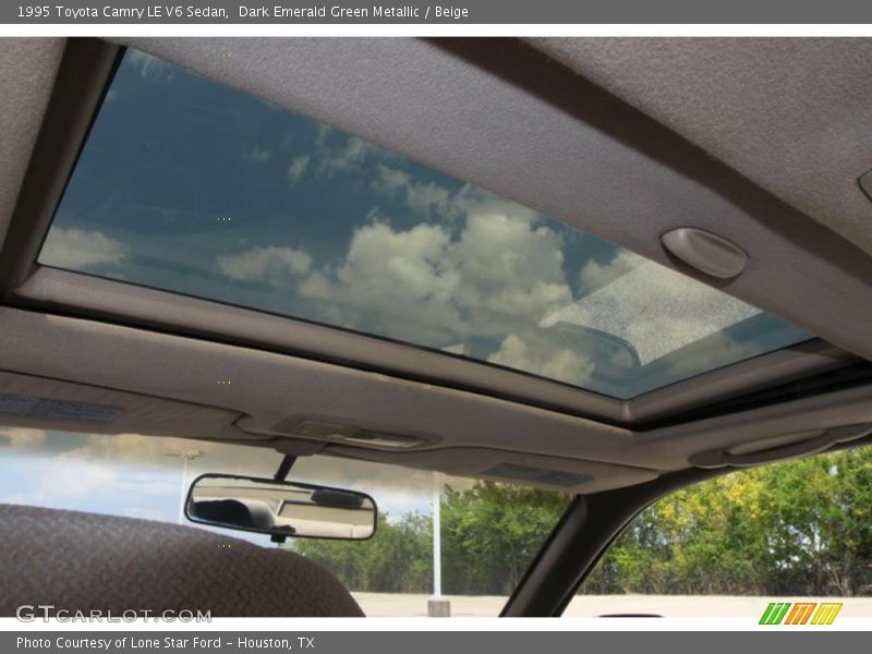 Dark Emerald Green Metallic / Beige 1995 Toyota Camry LE V6 Sedan