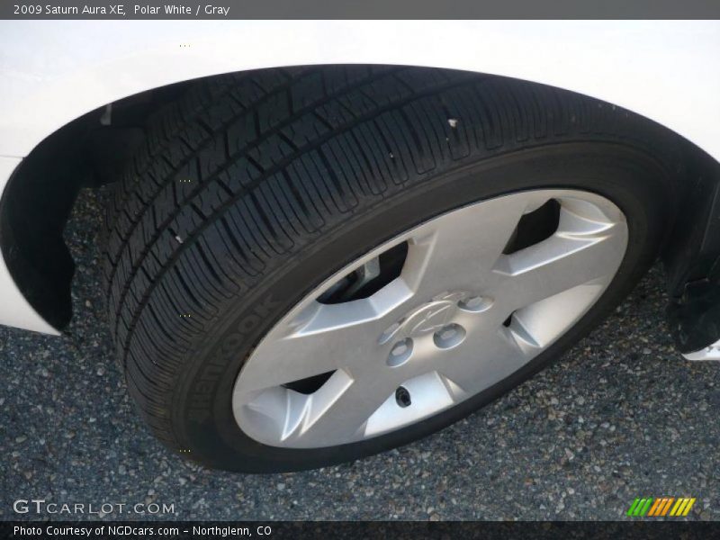 Polar White / Gray 2009 Saturn Aura XE