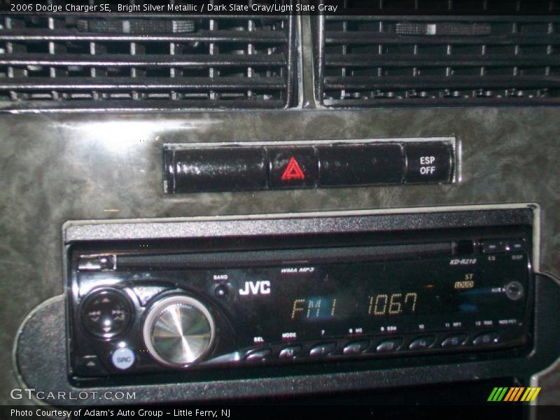 Bright Silver Metallic / Dark Slate Gray/Light Slate Gray 2006 Dodge Charger SE