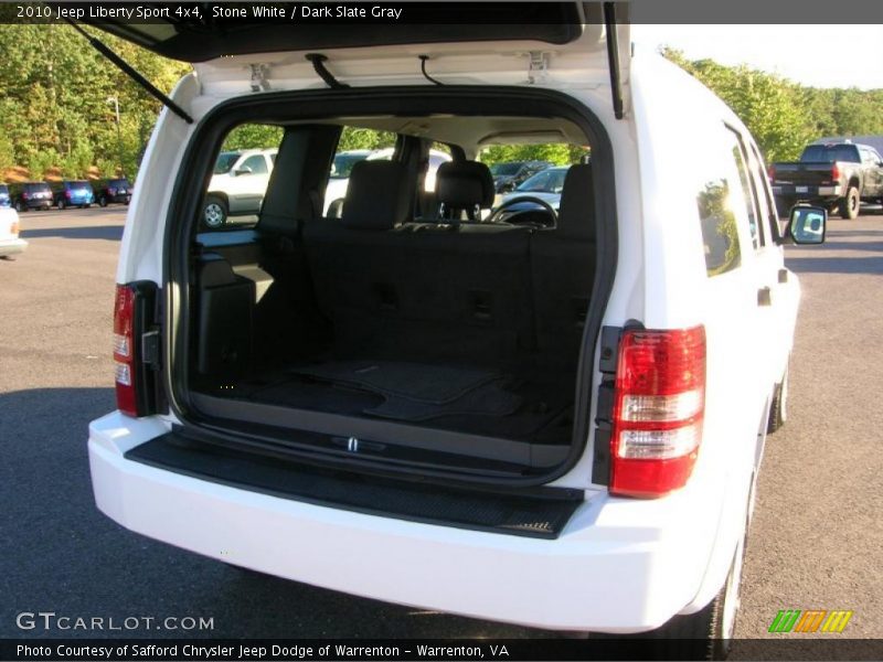 Stone White / Dark Slate Gray 2010 Jeep Liberty Sport 4x4