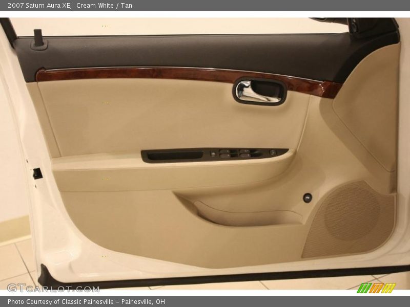 Cream White / Tan 2007 Saturn Aura XE