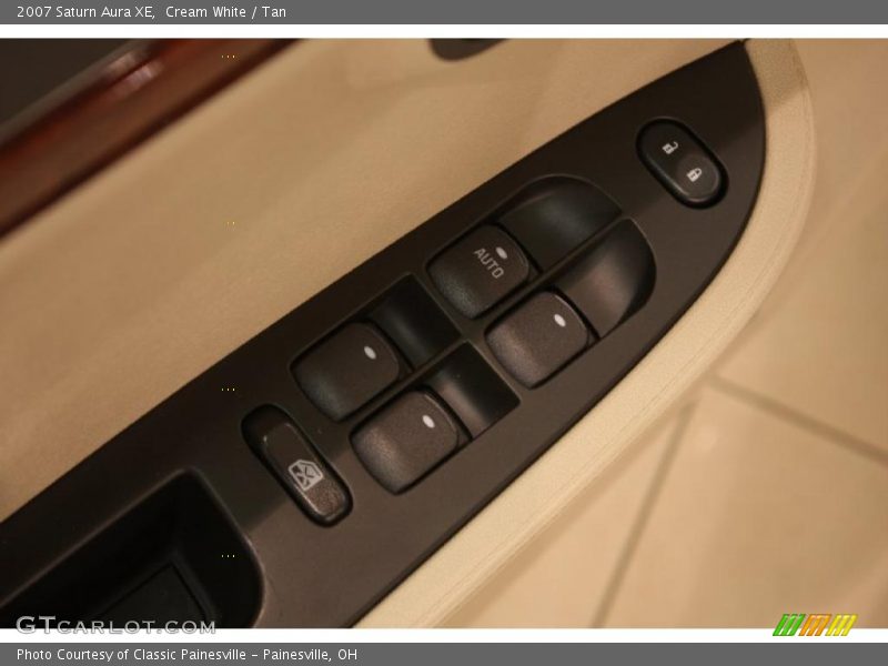 Cream White / Tan 2007 Saturn Aura XE