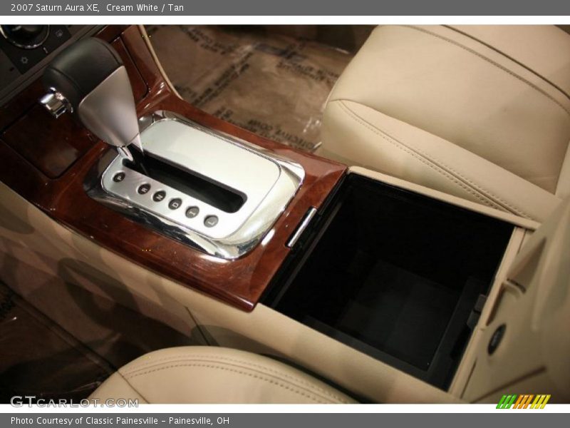 Cream White / Tan 2007 Saturn Aura XE