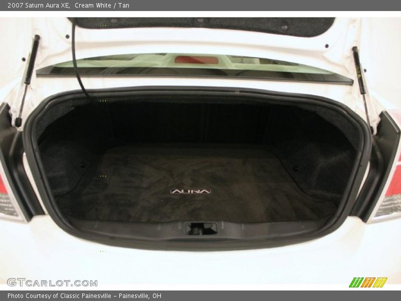 Cream White / Tan 2007 Saturn Aura XE