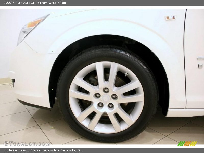 Cream White / Tan 2007 Saturn Aura XE