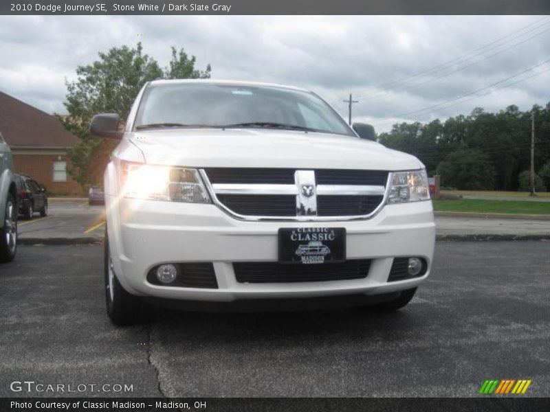 Stone White / Dark Slate Gray 2010 Dodge Journey SE