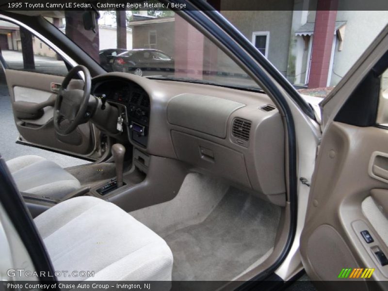 Cashmere Beige Metallic / Beige 1995 Toyota Camry LE Sedan