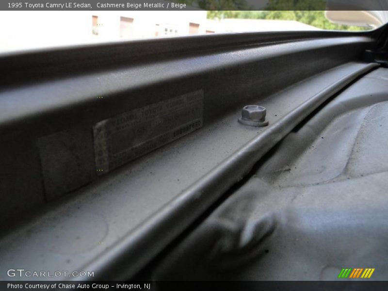 Cashmere Beige Metallic / Beige 1995 Toyota Camry LE Sedan