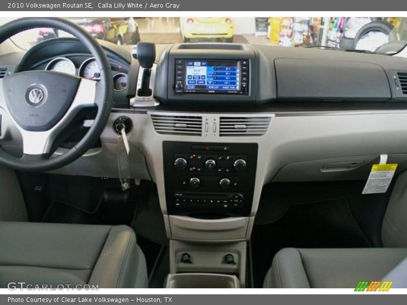 Calla Lilly White / Aero Gray 2010 Volkswagen Routan SE