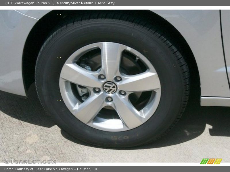 Mercury Silver Metallic / Aero Gray 2010 Volkswagen Routan SEL