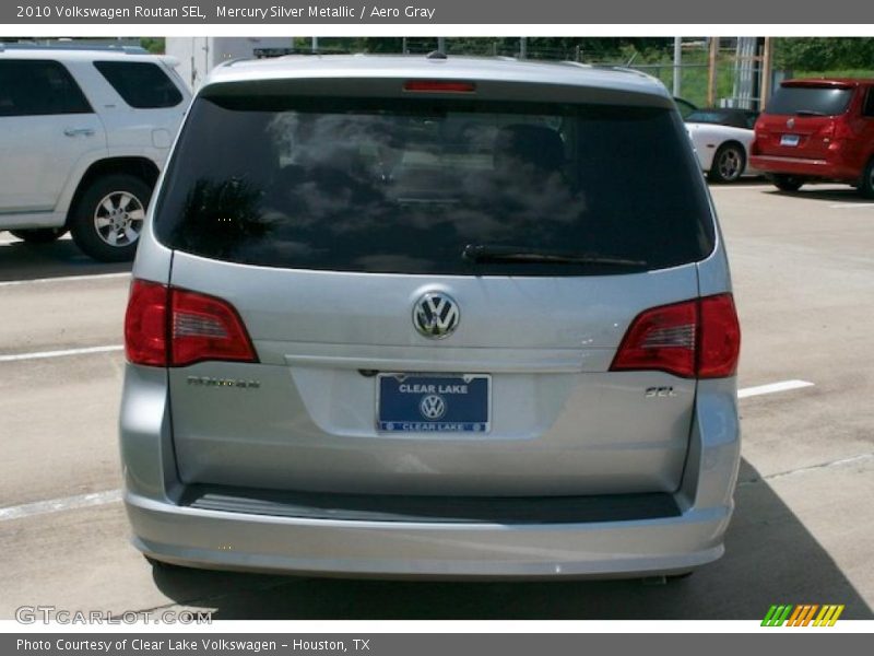 Mercury Silver Metallic / Aero Gray 2010 Volkswagen Routan SEL