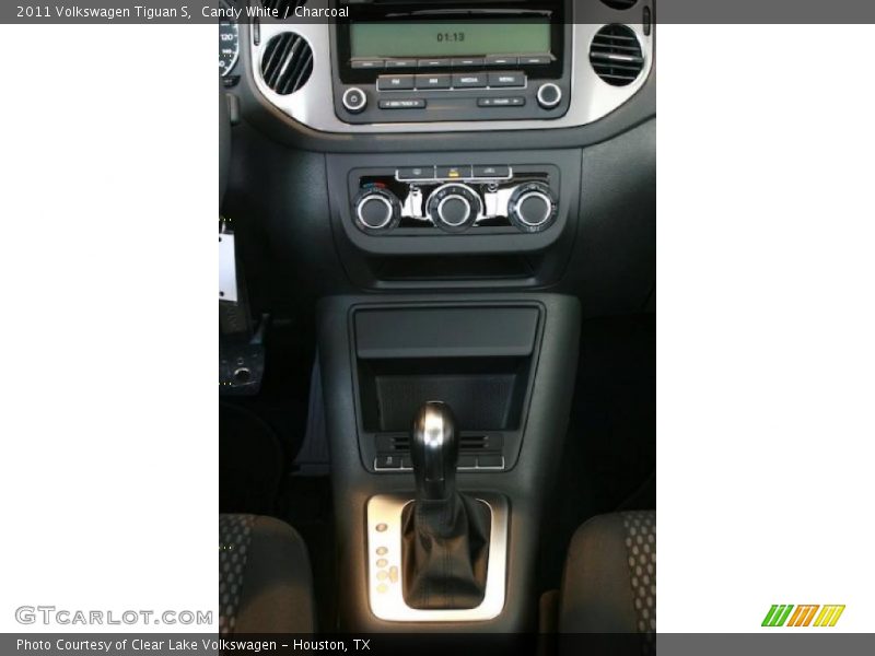 Candy White / Charcoal 2011 Volkswagen Tiguan S