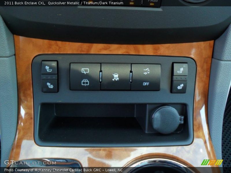 Quicksilver Metallic / Titanium/Dark Titanium 2011 Buick Enclave CXL