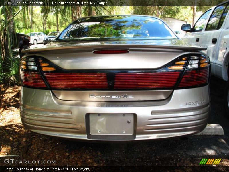 Light Bronzemist Metallic / Taupe 2002 Pontiac Bonneville SE