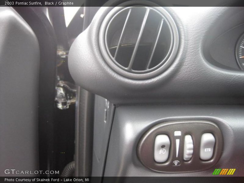 Black / Graphite 2003 Pontiac Sunfire