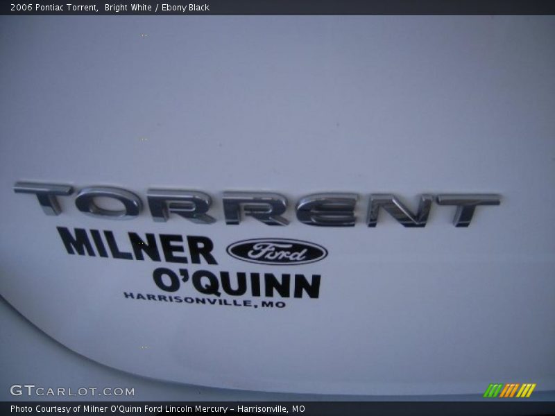 Bright White / Ebony Black 2006 Pontiac Torrent