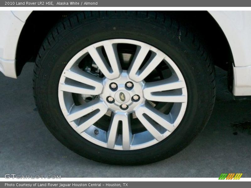 Alaska White / Almond 2010 Land Rover LR2 HSE