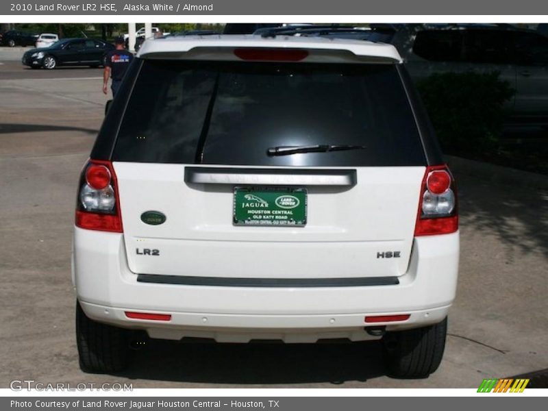 Alaska White / Almond 2010 Land Rover LR2 HSE
