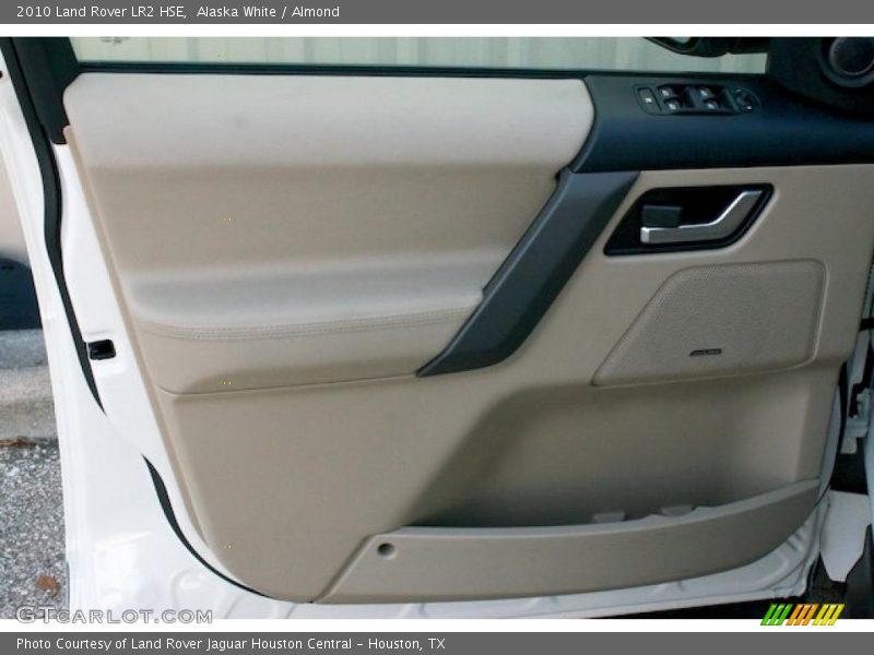 Alaska White / Almond 2010 Land Rover LR2 HSE