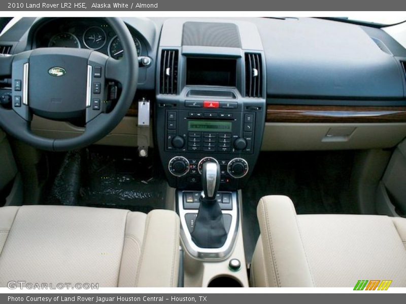 Alaska White / Almond 2010 Land Rover LR2 HSE