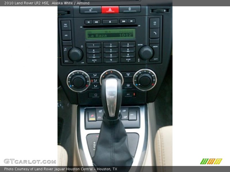Alaska White / Almond 2010 Land Rover LR2 HSE