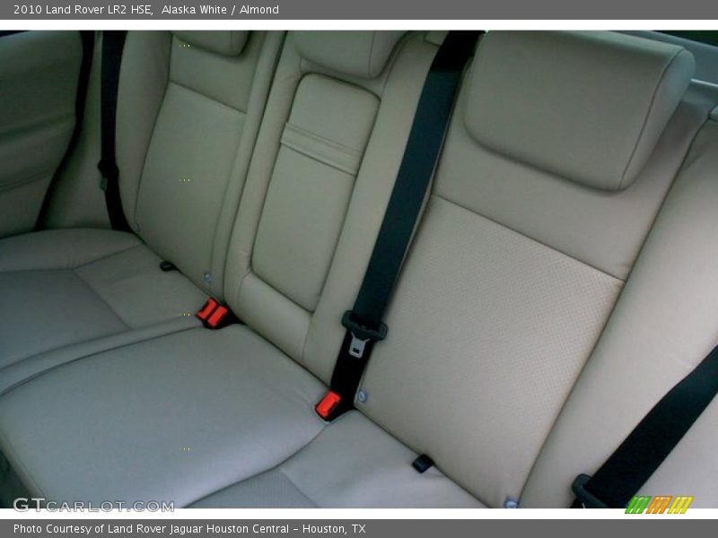 Alaska White / Almond 2010 Land Rover LR2 HSE