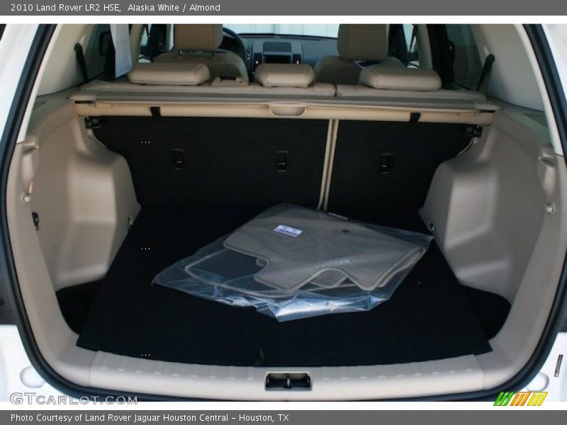 Alaska White / Almond 2010 Land Rover LR2 HSE