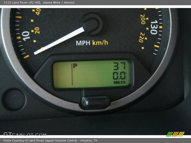 Alaska White / Almond 2010 Land Rover LR2 HSE