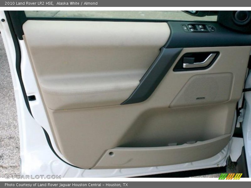 Alaska White / Almond 2010 Land Rover LR2 HSE
