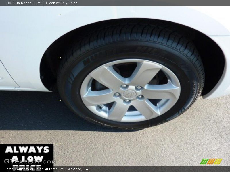 Clear White / Beige 2007 Kia Rondo LX V6