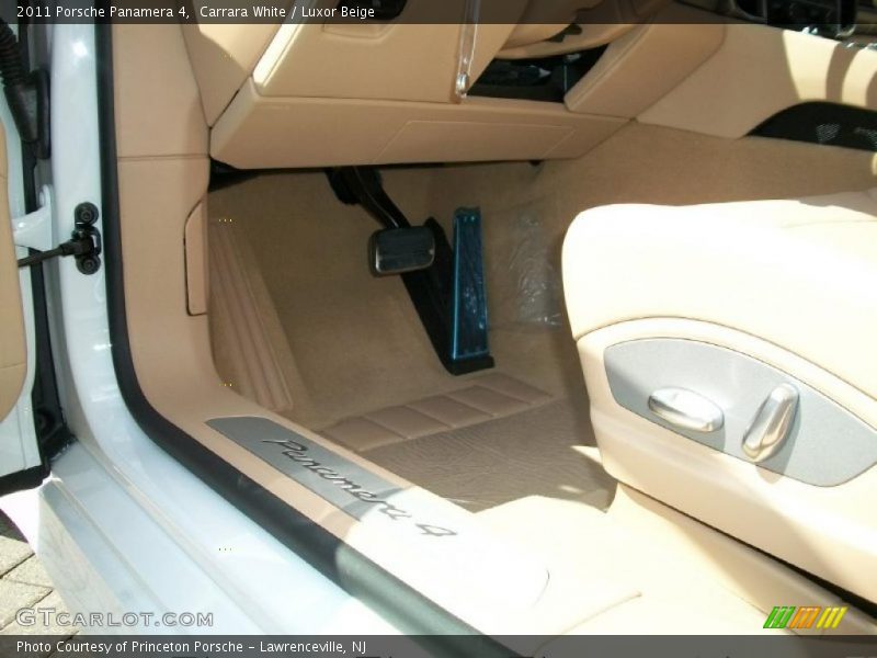 Carrara White / Luxor Beige 2011 Porsche Panamera 4