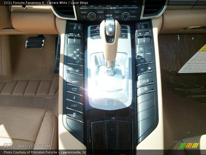 Carrara White / Luxor Beige 2011 Porsche Panamera 4