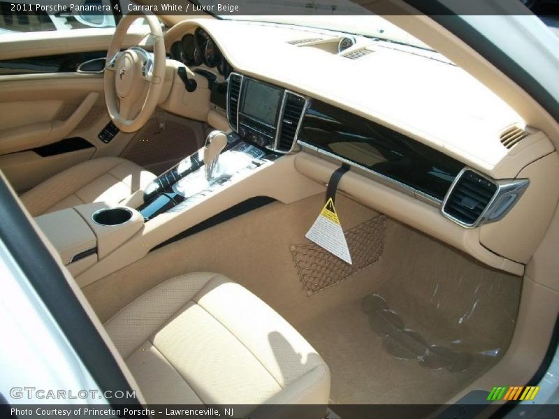 Carrara White / Luxor Beige 2011 Porsche Panamera 4