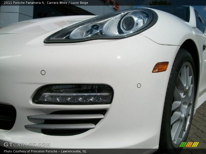 Carrara White / Luxor Beige 2011 Porsche Panamera 4