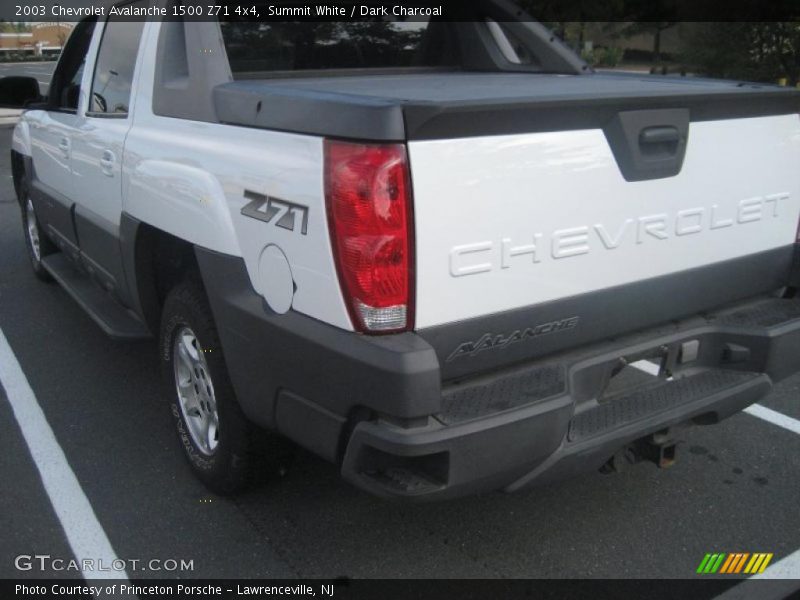 Summit White / Dark Charcoal 2003 Chevrolet Avalanche 1500 Z71 4x4